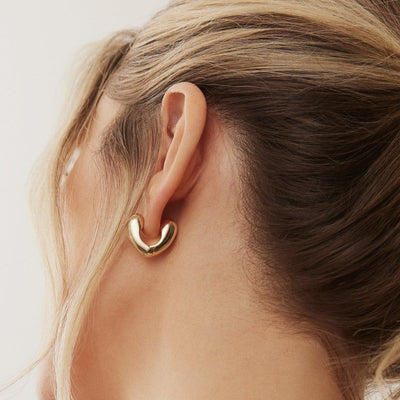 LOVE HOOP EARRINGS, Gold