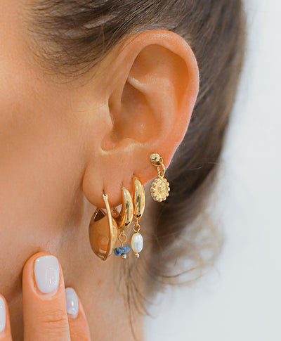 La Madonna Stud Earrings - Gold